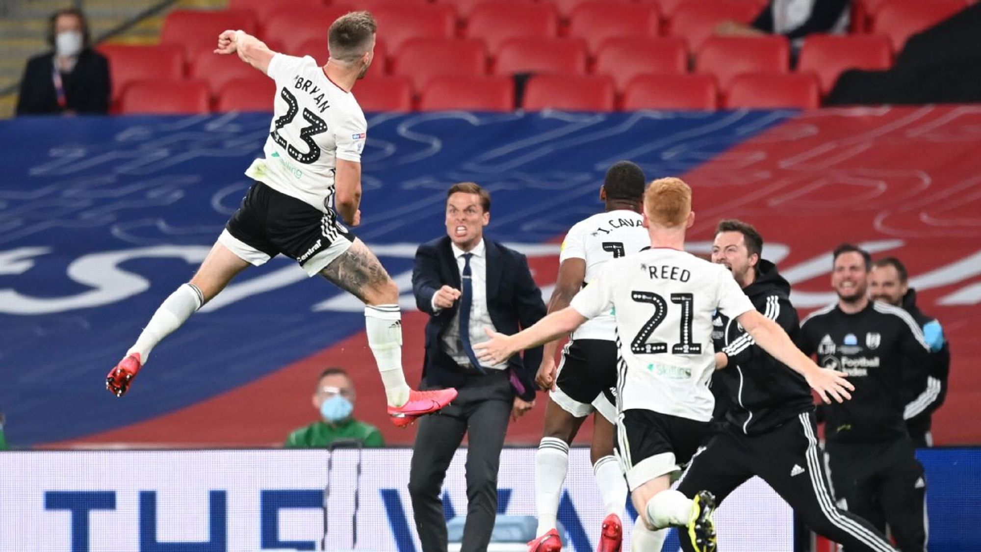 篮球NBA球队教练讨论轮换阵容（NBA球队主教练探讨轮换阵容）